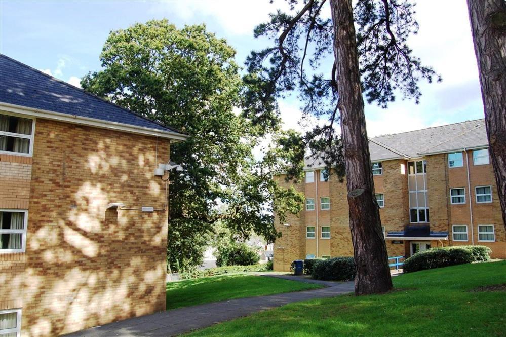 Plas Gwyn Halls, Cardiff Met University Exteriör bild